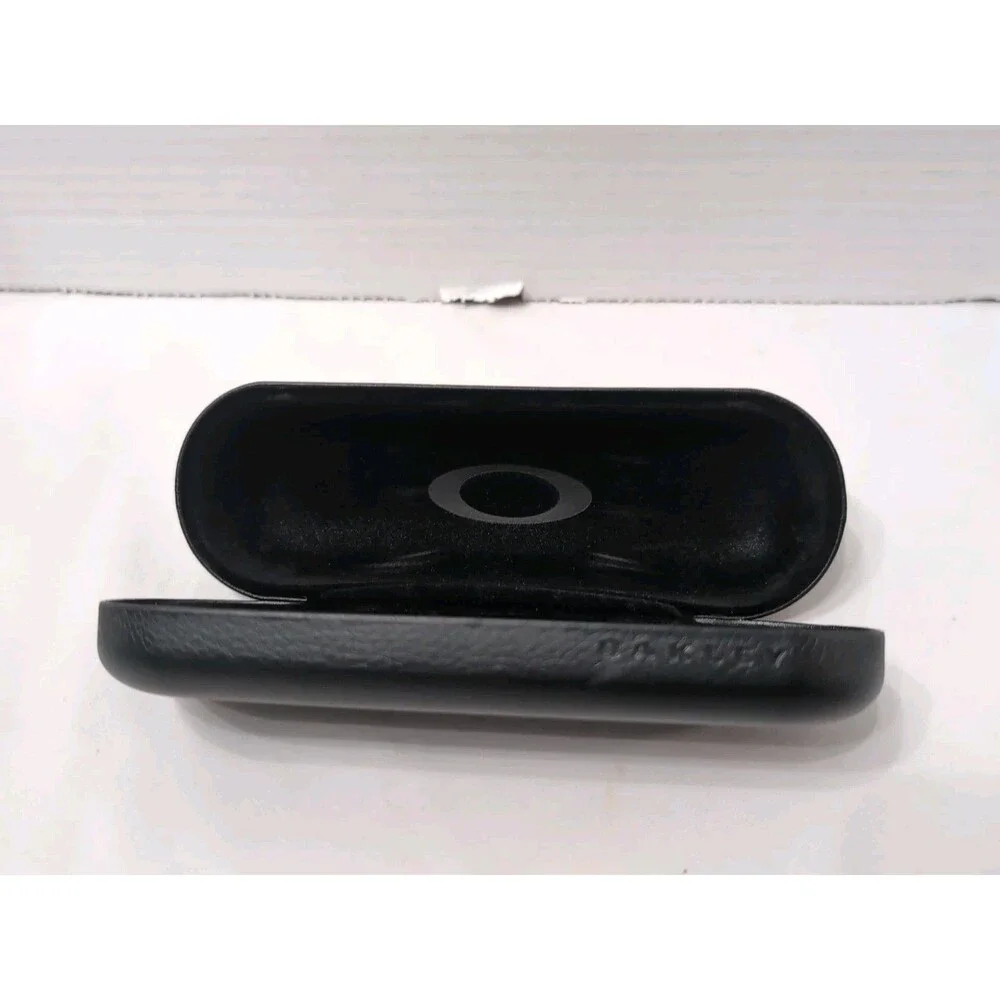 OAKLEY BLACK  AUTHENTIC HARD CLAMSHELL SUNGLASSES/ EYEGLASSES CASE